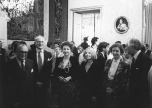 Présidence du Sénat : le Ministre André Fosset, le Consul Henri-Hugues Lejeune, le sculpteur Josette Rispal et la Ministre Hélène Neuwirth